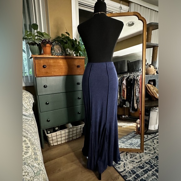 MSSP Max Studio Specialty Products Navy Maxi Skirt - Picture 4 of 8